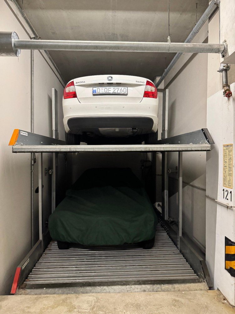  موقف سيارات في Dusseldorf, Germany رقم 340201