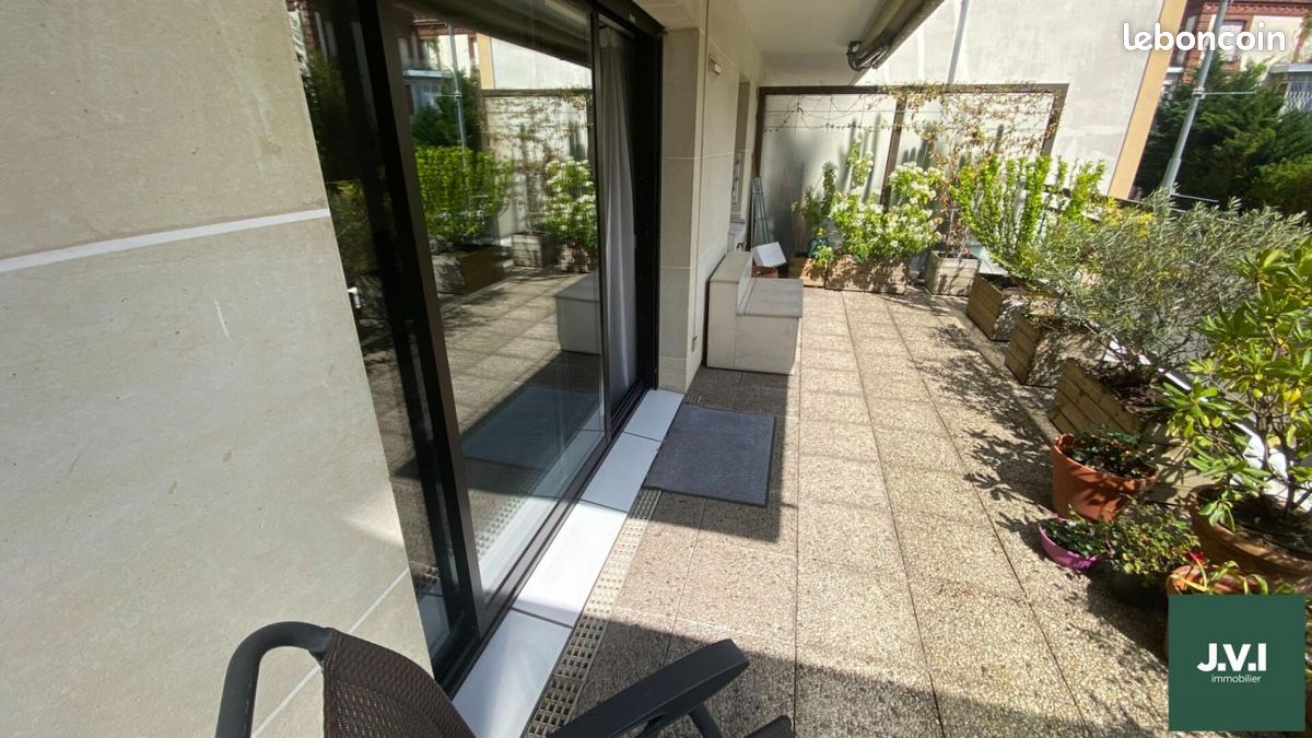 Квартира с 2 спальнями в Ангьен-ле-Бэн, Франция № 180514