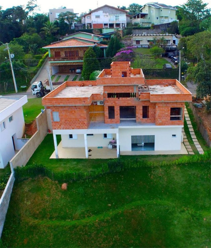 Casa de 4 dormitorios en Sao Paulo, Brazil No. 587142