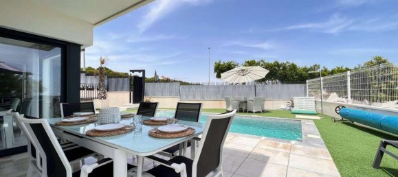 3 bedrooms Villa in San Miguel de Salinas, Spain No. 12741 2