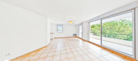 3 bedrooms Apartment in Marseille, France No. 312483 4