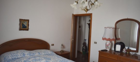 3 rooms Apartment in Gambassi Terme, Italy No. 66150 9