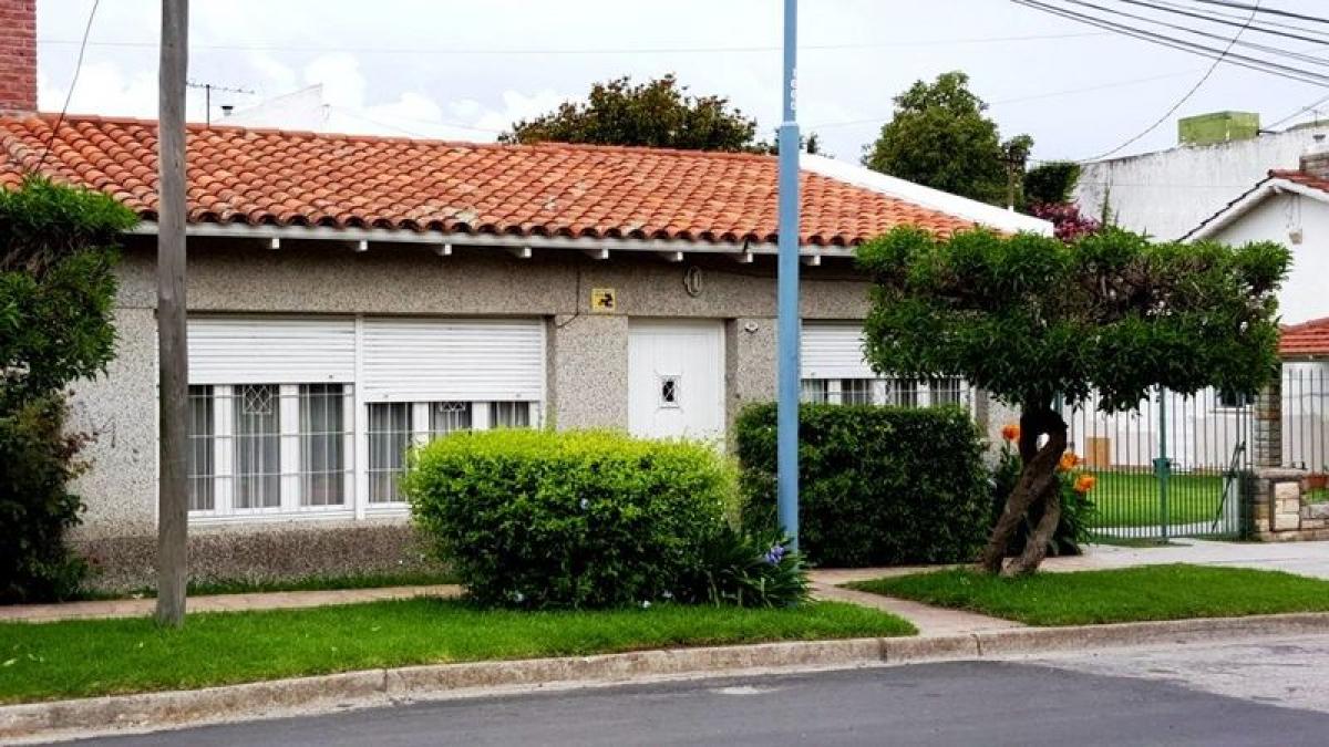 3 bedrooms House in Mar del Plata, Argentina No. 85980