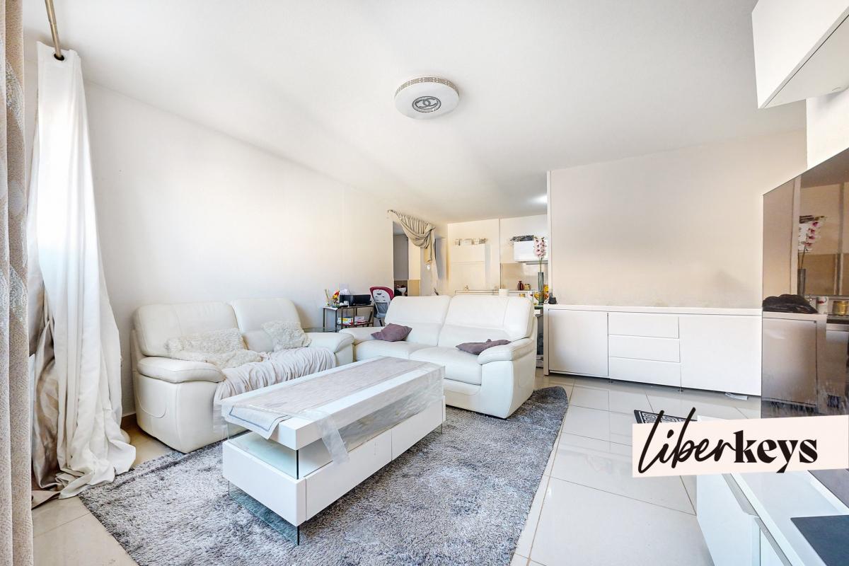 Apartamento de 3 dormitorios en Rhone, France No. 302759