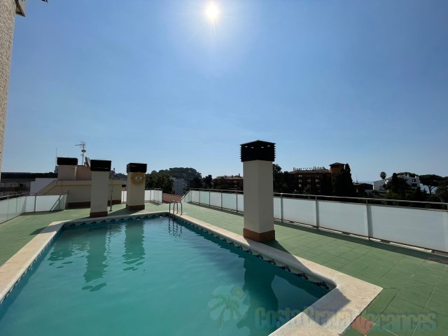 Apartamento de 2 dormitorios en Lloret de Mar, Spain No. 215595