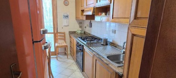 3 rooms Apartment in Rome, Italy No. 30873 2