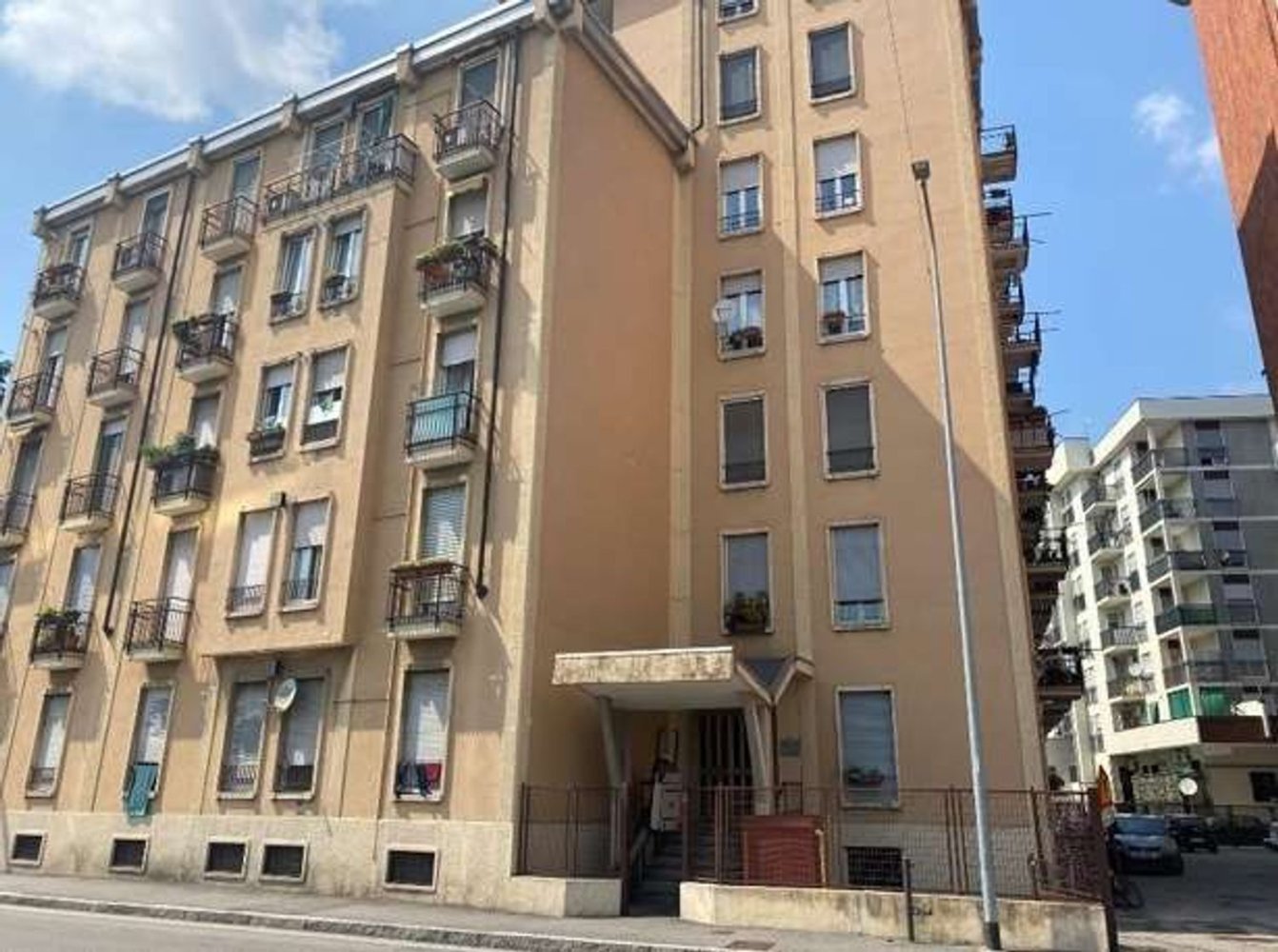 2 bedrooms Apartment in Baranzate, Italy No. 370077