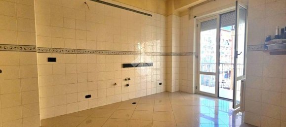 2 bedrooms Apartment in Naples, Italy No. 31594 5