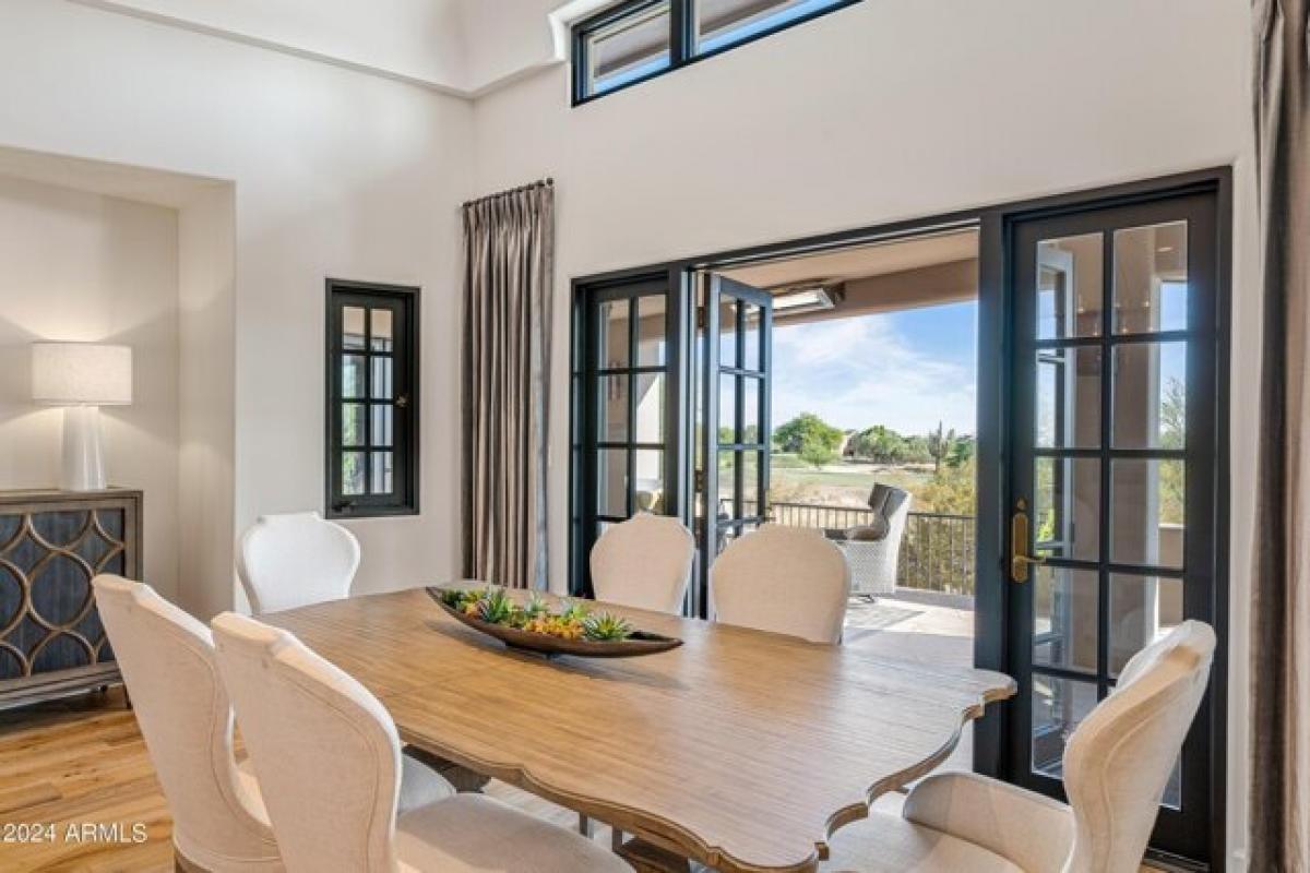 Дом с 4 спальнями в Скоттсдейл, США № 390380