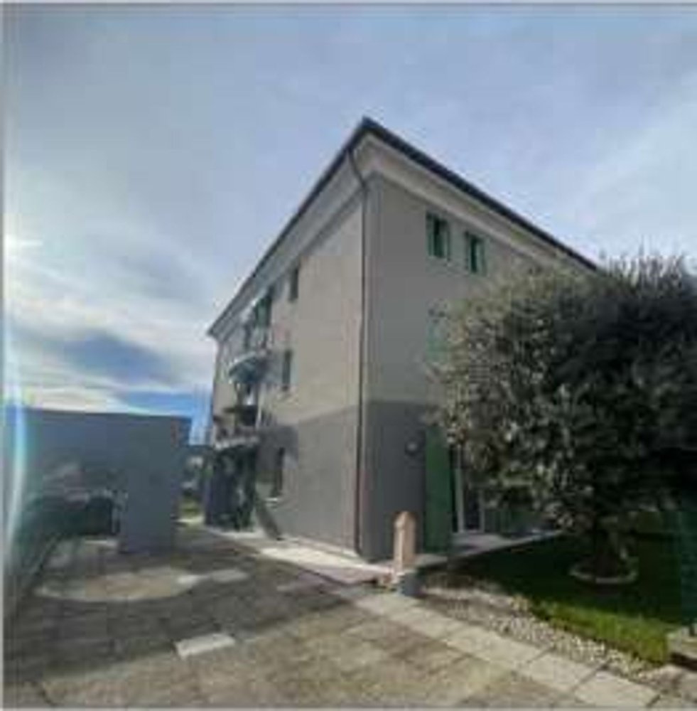 5 rooms Apartment in Lonigo, Italy No. 60141
