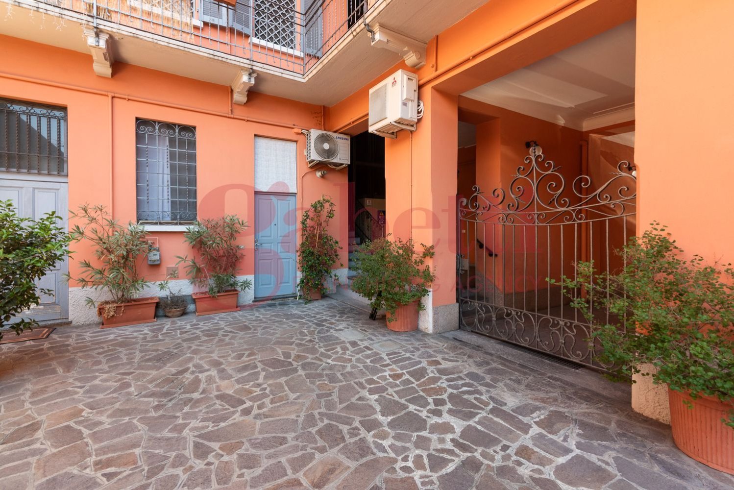 3-Zimmer Doppelhaus in Milan, Italy, Nr. 263941