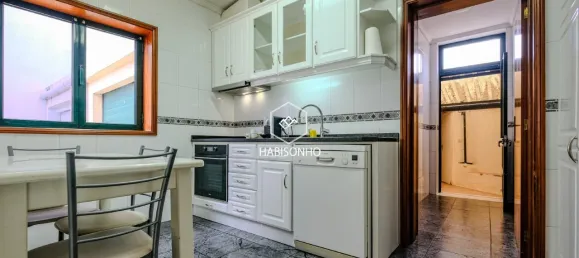 4 bedrooms House in Madalena, Portugal No. 93469 13