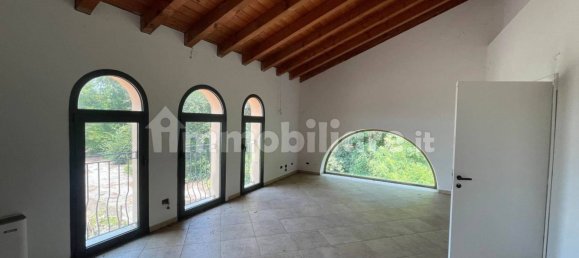 Коммерческая недвижимость с 3 комнатами в Канаро, Италия № 228381 12