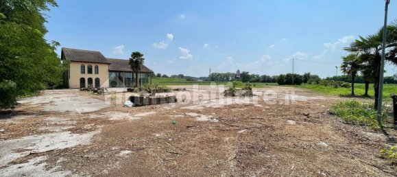 Коммерческая недвижимость с 3 комнатами в Канаро, Италия № 228381 18