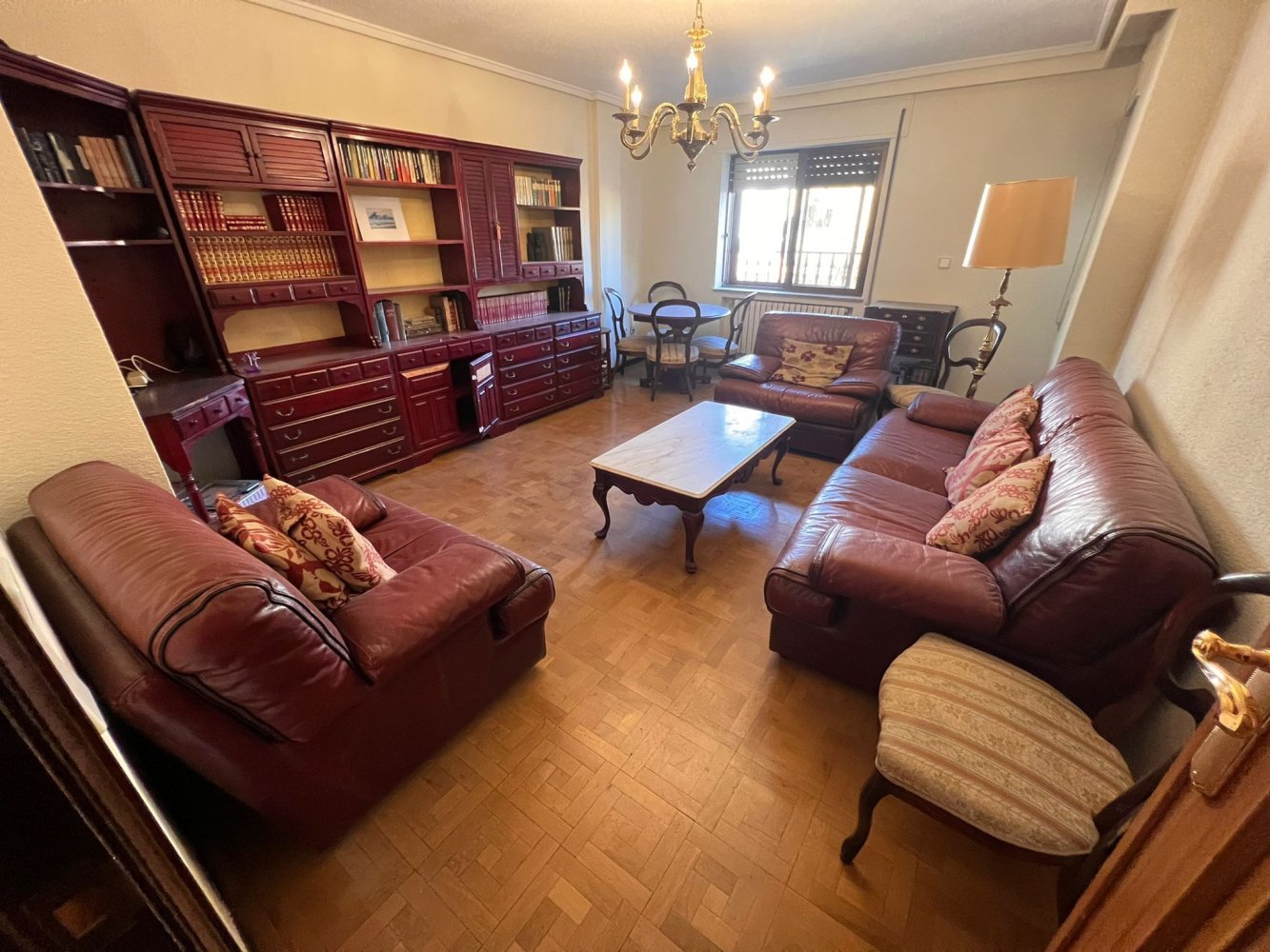 Apartamento de 4 dormitorios en Salamanca, Spain No. 107900