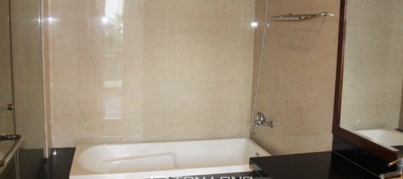 Villa de 4 dormitorios en Long Bien, Vietnam No. 853 6