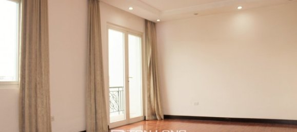 Villa de 4 dormitorios en Long Bien, Vietnam No. 853 10