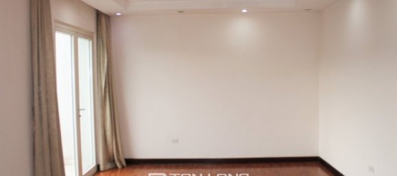 Villa de 4 dormitorios en Long Bien, Vietnam No. 853 11