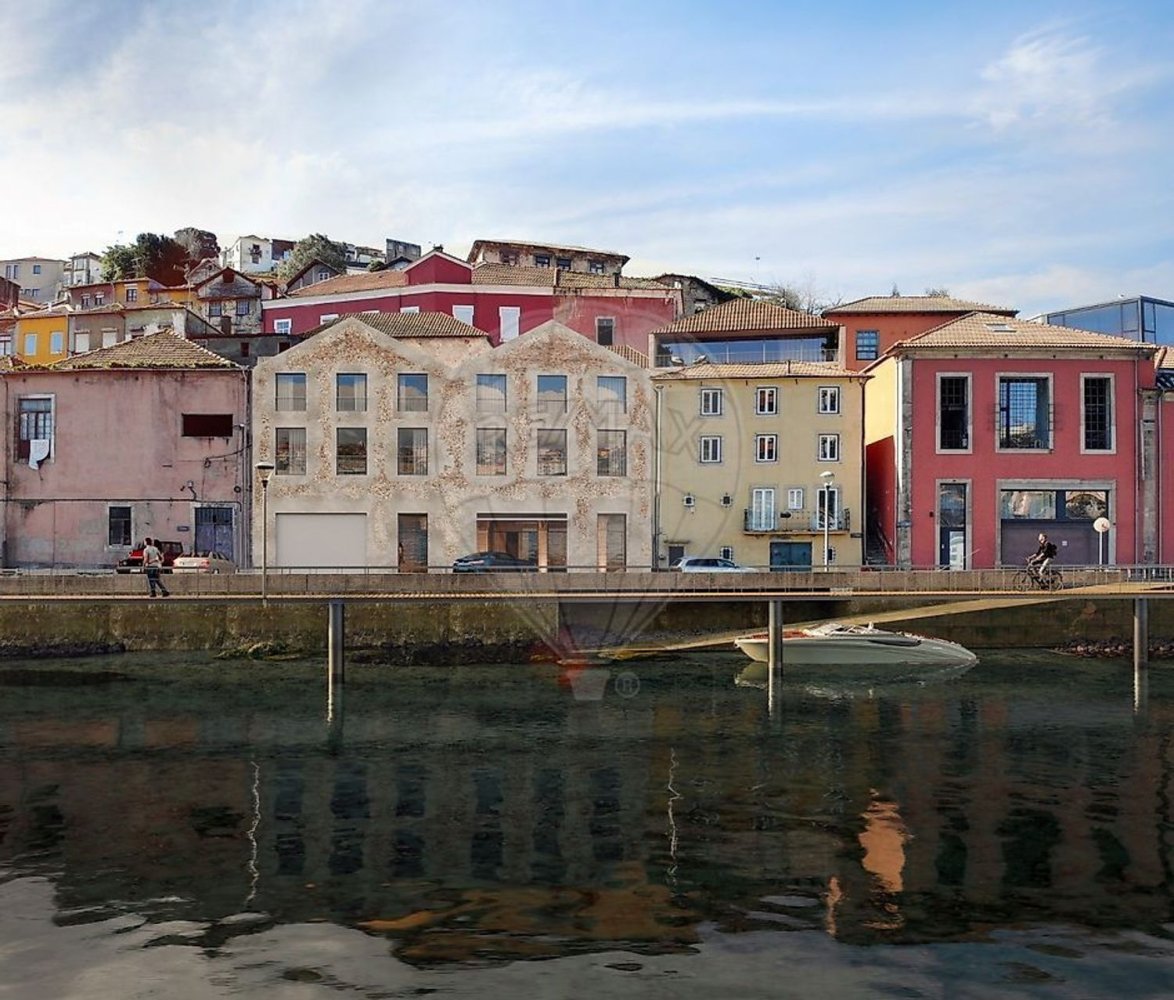 Bâtiment à Vila Nova de Gaia, Portugal 671m² No. 310937