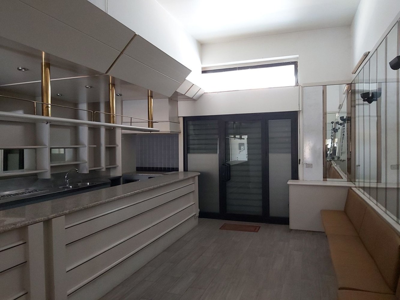 Gewerbliche Immobilie in Macherio, Italy 65m², Nr. 254666