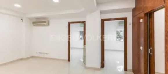 4 Schlafzimmer Wohnung in Cuatro Caminos, Spain, Nr. 185551 3