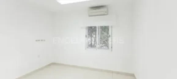 4 Schlafzimmer Wohnung in Cuatro Caminos, Spain, Nr. 185551 4