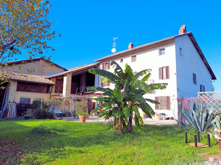 Apartamento de 9 habitaciónes en Mombello Monferrato, Italy No. 235563
