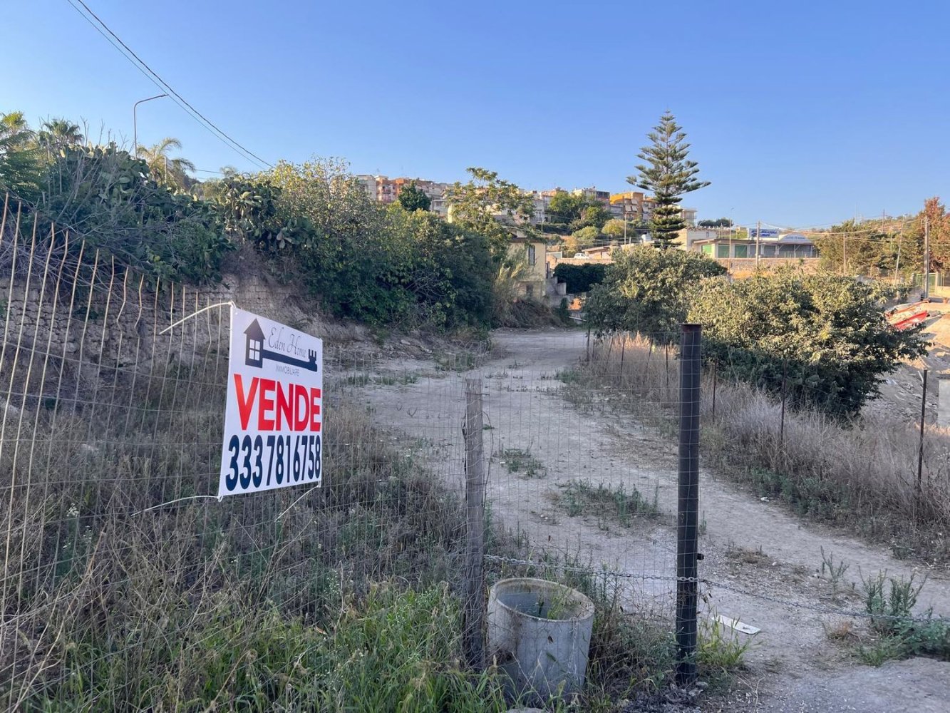 550m² Land in Carlentini, Italy No. 102112