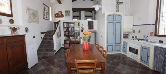 3 rooms House in Casina, Italy No. 94630 8