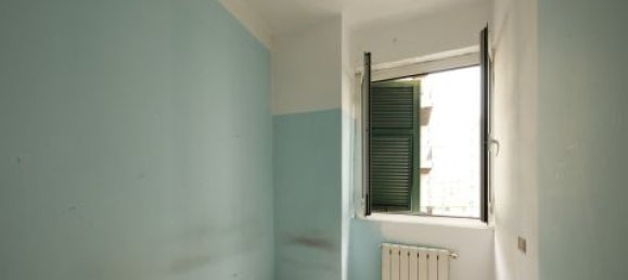 3 bedrooms Apartment in Genoa, Italy No. 99628 12