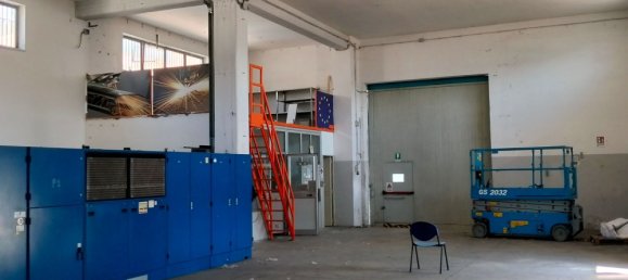 350m² Warehouse in Montefredane, Italy No. 303379 3