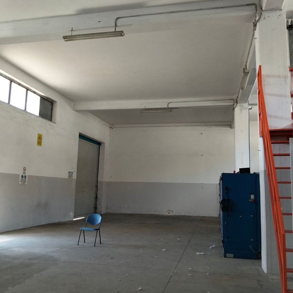 350m² Warehouse in Montefredane, Italy No. 303379