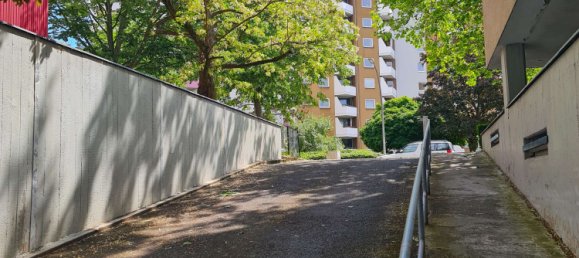  موقف سيارات في Lichterfelde, Germany رقم 313074 9