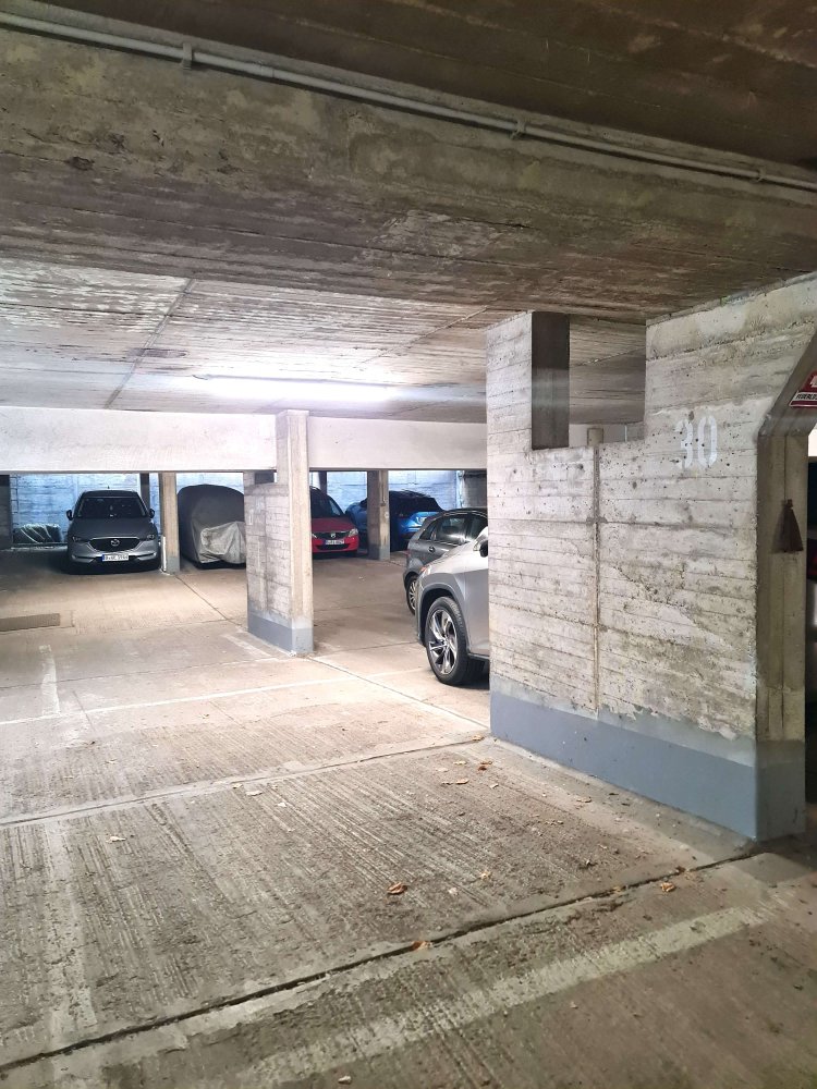  موقف سيارات في Lichterfelde, Germany رقم 313074