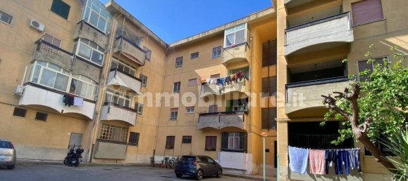 3 bedrooms Apartment in Messina, Italy No. 103714 4