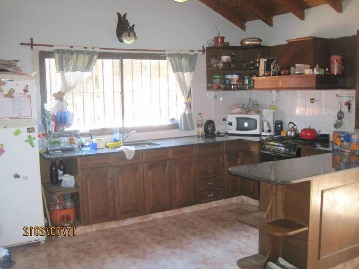 2 bedrooms House in Almirante Brown, Argentina No. 101967