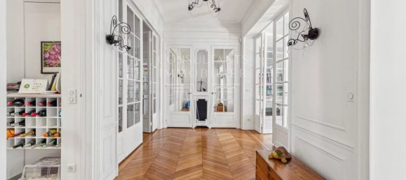 5 bedrooms Apartment in Paris, France No. 351606 3