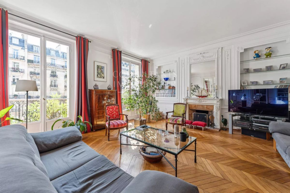 5 bedrooms Apartment in Paris, France No. 351606