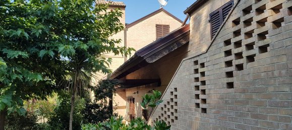 Дом с 10 комнатами в Сант Эльпидио а Маре, Италия № 306921 4