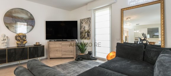Apartamento de 3 dormitorios en Bergamo, Italy No. 380806 25