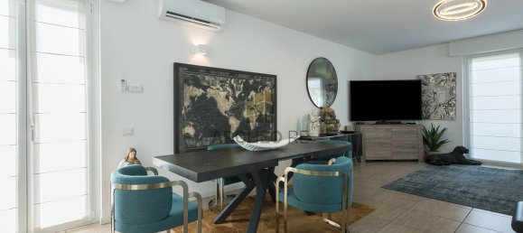 Apartamento de 3 dormitorios en Bergamo, Italy No. 380806 19