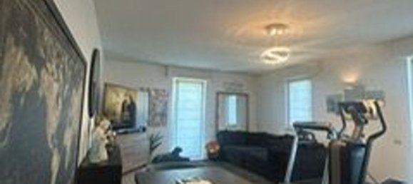 Apartamento de 3 dormitorios en Bergamo, Italy No. 380806 2