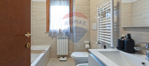 8-salle Appartement à Viterbo, Italy No. 114979 13