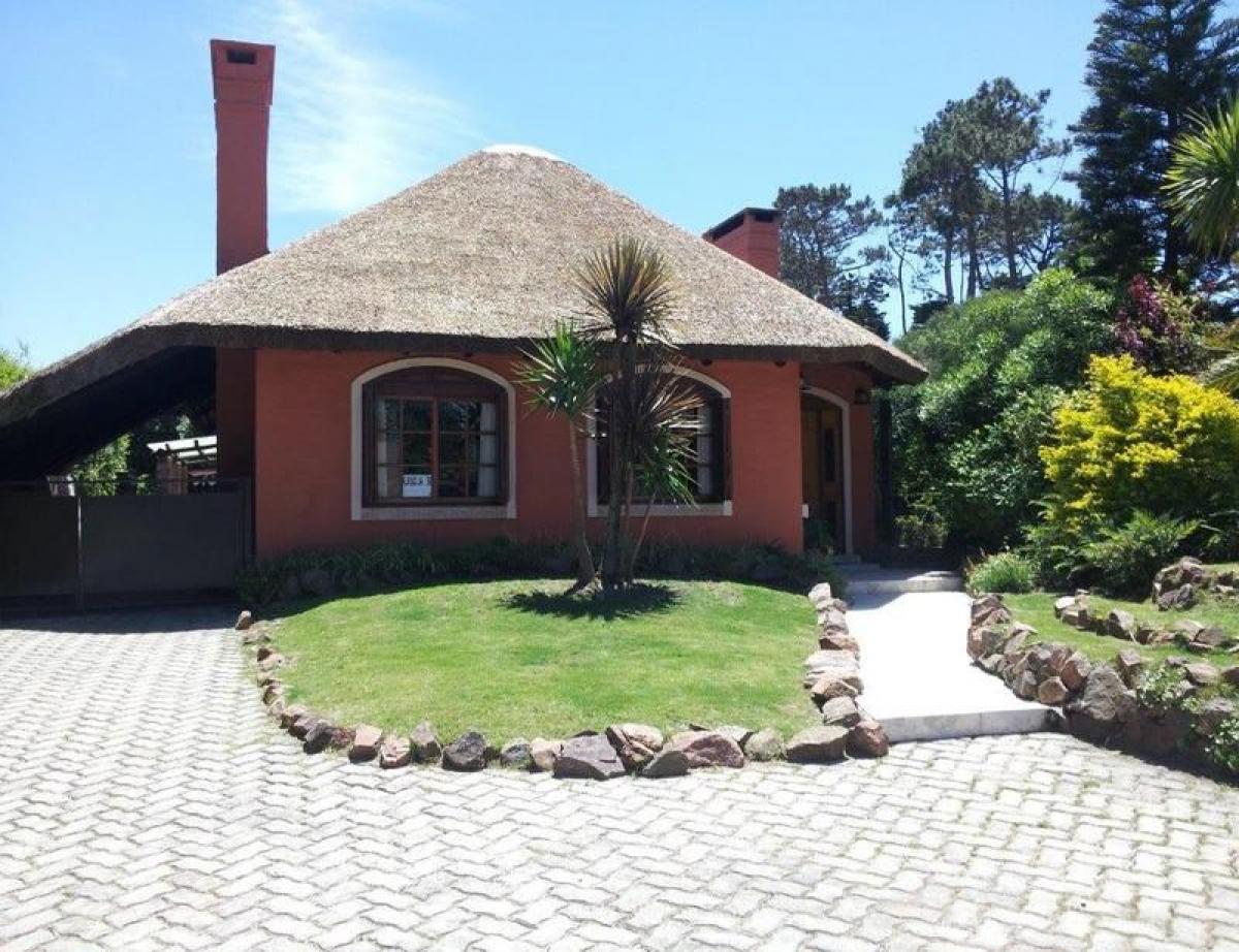 4 bedrooms House in Maldonado, Uruguay No. 372