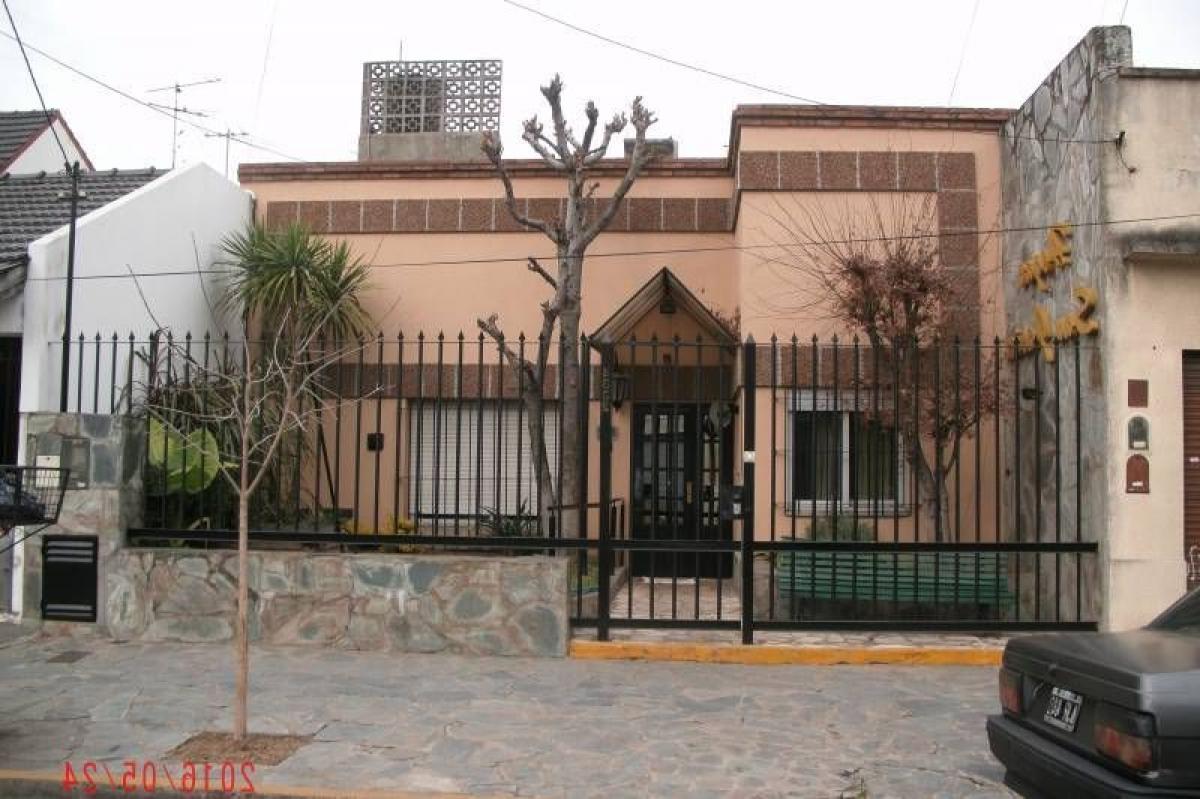  Commercial property in Tres de Febrero, Argentina No. 24028
