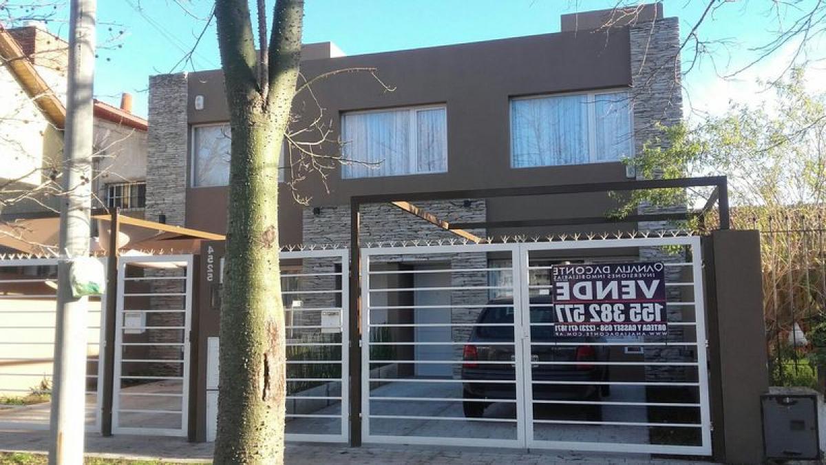 3 bedrooms Apartment in Mar del Plata, Argentina No. 99992