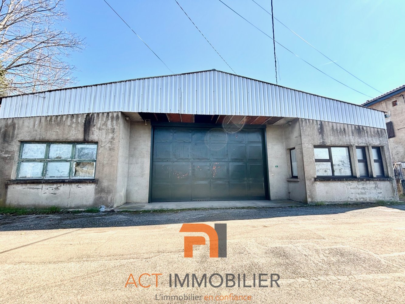  عقار تجاري في Saint-Pierre-la-Palud, France 350متر مربع رقم 271468