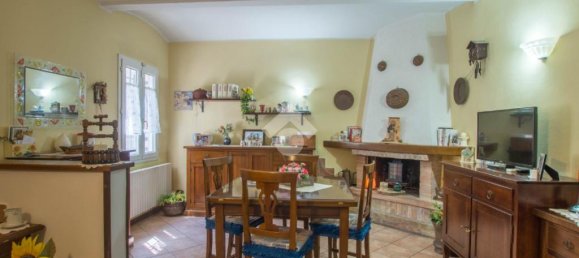 3 bedrooms House in Soliera, Italy No. 257869 9