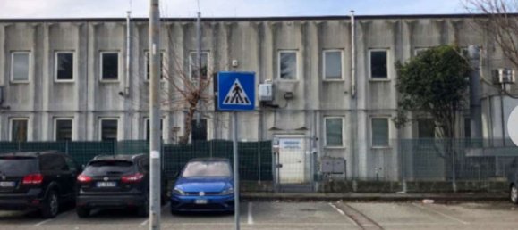 571m² Warehouse in Senago, Italy No. 373629 2