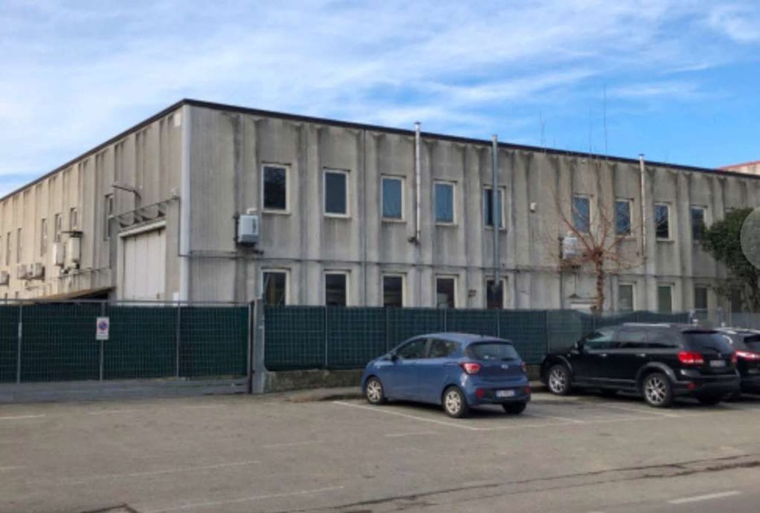 571m² Warehouse in Senago, Italy No. 373629